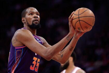 NBA Fans React to Kevin Durant News Ahead of Spurs-Suns Showdown