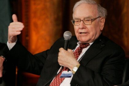 Warren Buffett Issues Stark Warning to Washington Amid Berkshire’s Record-Breaking Profit and Cash Reserves