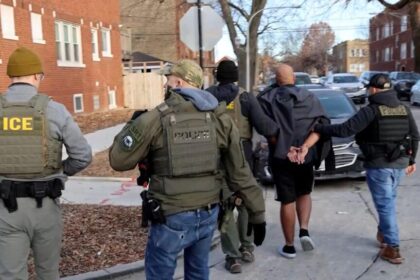 ICE agents detained an adult during school dropoff in Chicago Wednesday – Chalkbeat