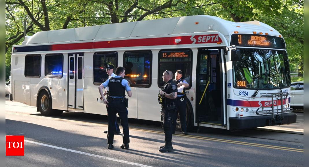 Police Hunt Gunman After Shooting Leaves Four Injured on Philadelphia SEPTA Bus Police Hunt Gunman After Shooting Leaves Four Injured on Philadelphia SEPTA Bus
