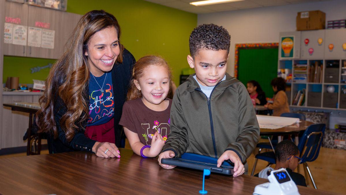 Toyota Texas San Antonio Invests Over 0,000 to Boost Local STEM Education Toyota Texas San Antonio Invests Over 0,000 to Boost Local STEM Education