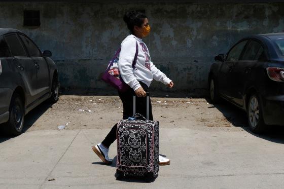 U.S. Returns 68 Migrants to Honduras and Colombia in First Voluntary Deportation Effort U.S. Returns 68 Migrants to Honduras and Colombia in First Voluntary Deportation Effort