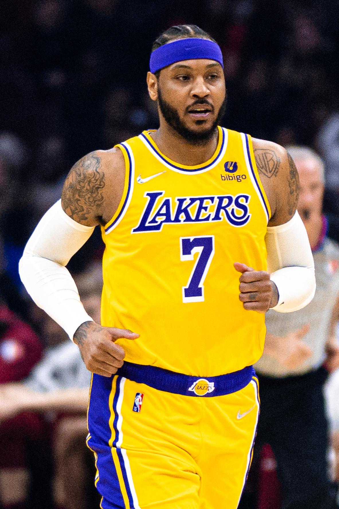 Carmelo Anthony’s Urgent Message to a Philadelphia 76ers Legend Carmelo Anthony’s Urgent Message to a Philadelphia 76ers Legend