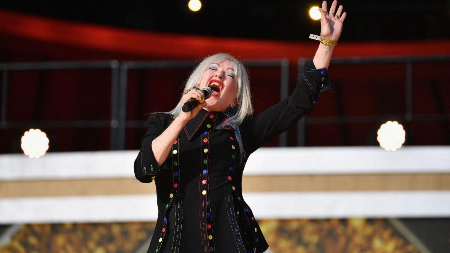 Cyndi Lauper’s Final Phoenix Concert: A Gloriously Fiery Farewell Cyndi Lauper’s Final Phoenix Concert: A Gloriously Fiery Farewell