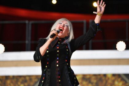 Cyndi Lauper’s Final Phoenix Concert: A Gloriously Fiery Farewell