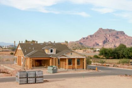 Arizona Enacts Stricter Housing Limits Near Phoenix to Combat Worsening Water Crisis