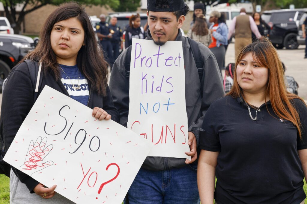 Students walk out of Wilmer-Hutchins High School, protest lack of security on campus – NBC 5 Dallas-Fort Worth Students walk out of Wilmer-Hutchins High School, protest lack of security on campus – NBC 5 Dallas-Fort Worth
