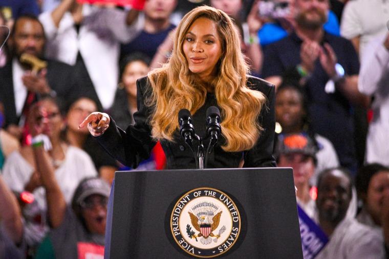 Harris Energizes Houston Crowd with Beyoncé at Exciting Campaign Rally