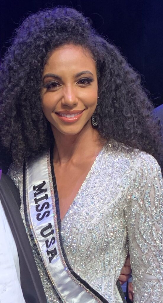Cheslie Kryst Remembered by Miss USA and ‘Extra’ as a Bright Light Who Lit Up Every Room Cheslie Kryst Remembered by Miss USA and ‘Extra’ as a Bright Light Who Lit Up Every Room