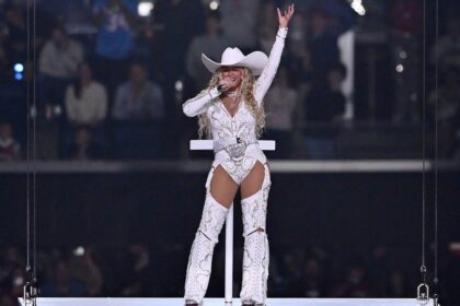Beyoncé Fans Celebrate Christmas with Halftime Show Parties Hosted by SirDavis in Houston