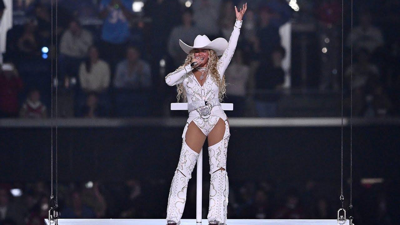 Beyoncé Fans Celebrate Christmas with Halftime Show Parties Hosted by SirDavis in Houston Beyoncé Fans Celebrate Christmas with Halftime Show Parties Hosted by SirDavis in Houston