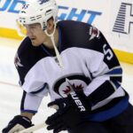 Emotional Mark Scheifele Scores After Father’s Death, But Dallas Moves On