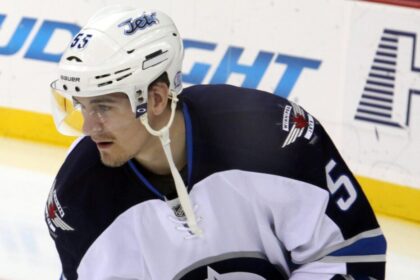 Emotional Mark Scheifele Scores After Father’s Death, But Dallas Moves On