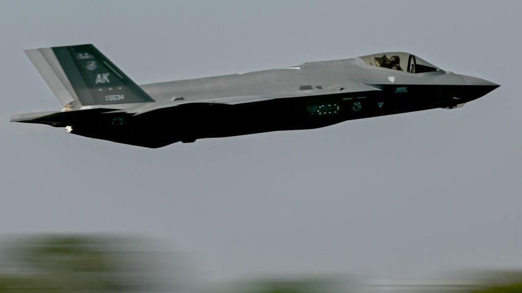 Trump Announces Boost in US Military Sales to India, Promises Future Delivery of F-35 Jets Trump Announces Boost in US Military Sales to India, Promises Future Delivery of F-35 Jets