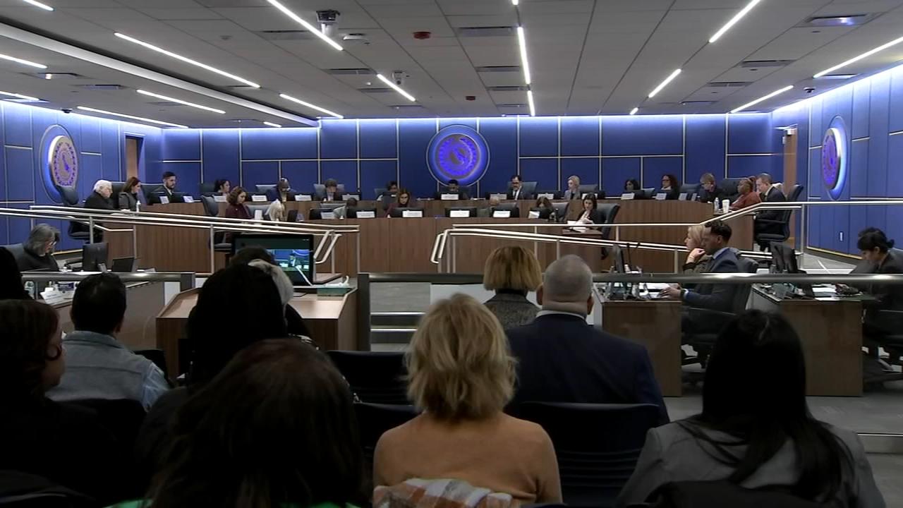 New Chicago School Board Takes Charge Amid Mayor and Education Leaders’ Showdown New Chicago School Board Takes Charge Amid Mayor and Education Leaders’ Showdown
