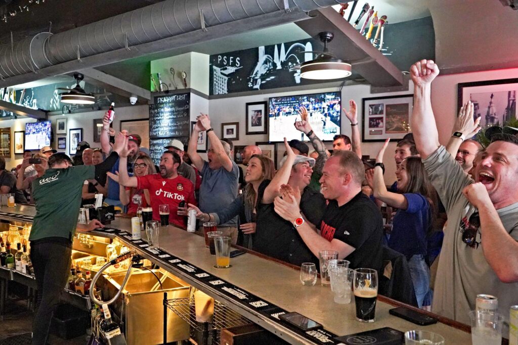 Beloved Mac’s Tavern, Owned by “It’s Always Sunny in Philadelphia” Stars, to Close After 15 Years Beloved Mac’s Tavern, Owned by “It’s Always Sunny in Philadelphia” Stars, to Close After 15 Years