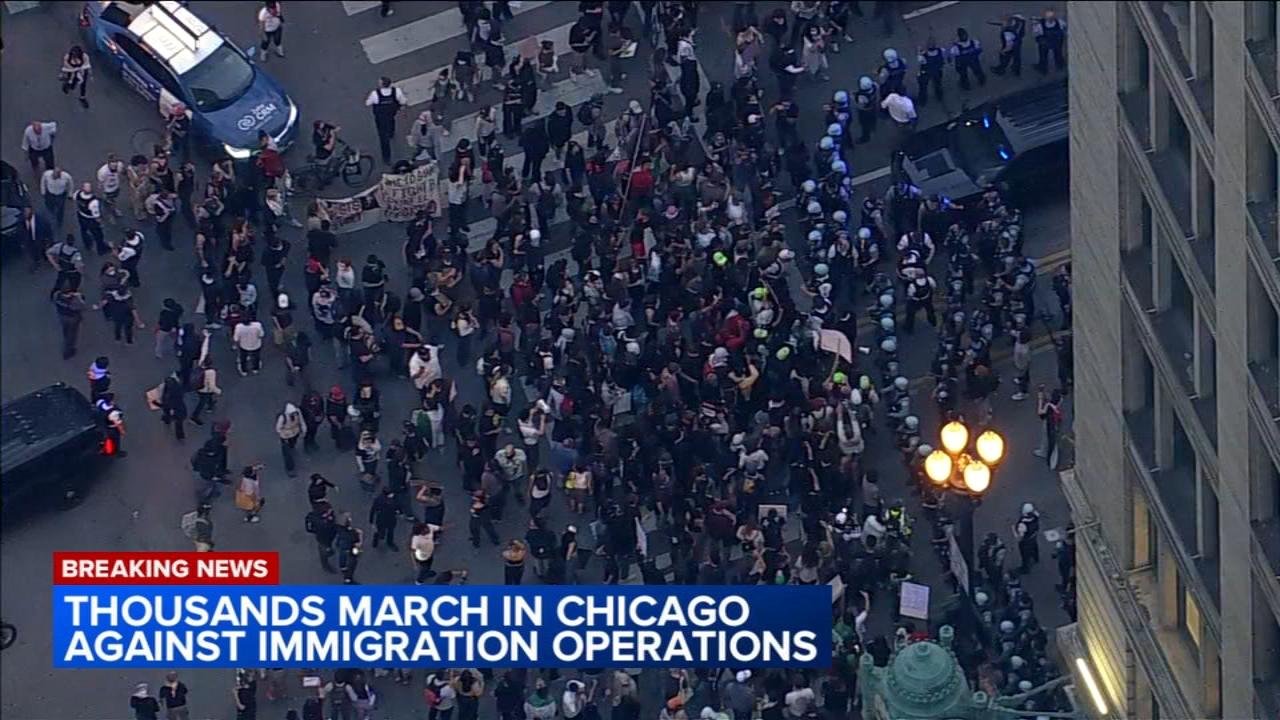 Chicago Gears Up for Massive Anti-ICE Protests as Johnson Condemns Trump as a ‘Tyrant