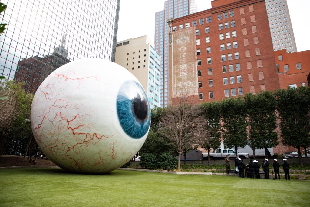 Dallas’ giant eyeball sculpture was vandalized with a message. Here’s what the artist thinks about that. – Dallas News Dallas’ giant eyeball sculpture was vandalized with a message. Here’s what the artist thinks about that. – Dallas News