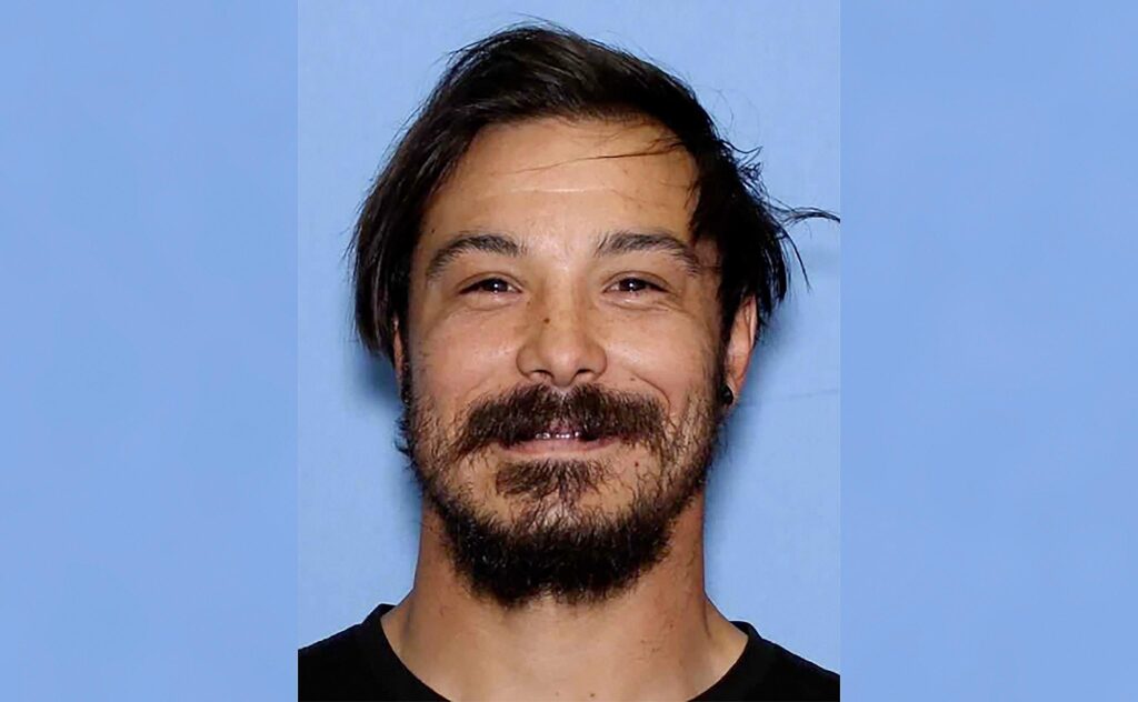 Authorities Release Images Showing How Wanted Washington Man May Have Changed His Appearance Authorities Release Images Showing How Wanted Washington Man May Have Changed His Appearance