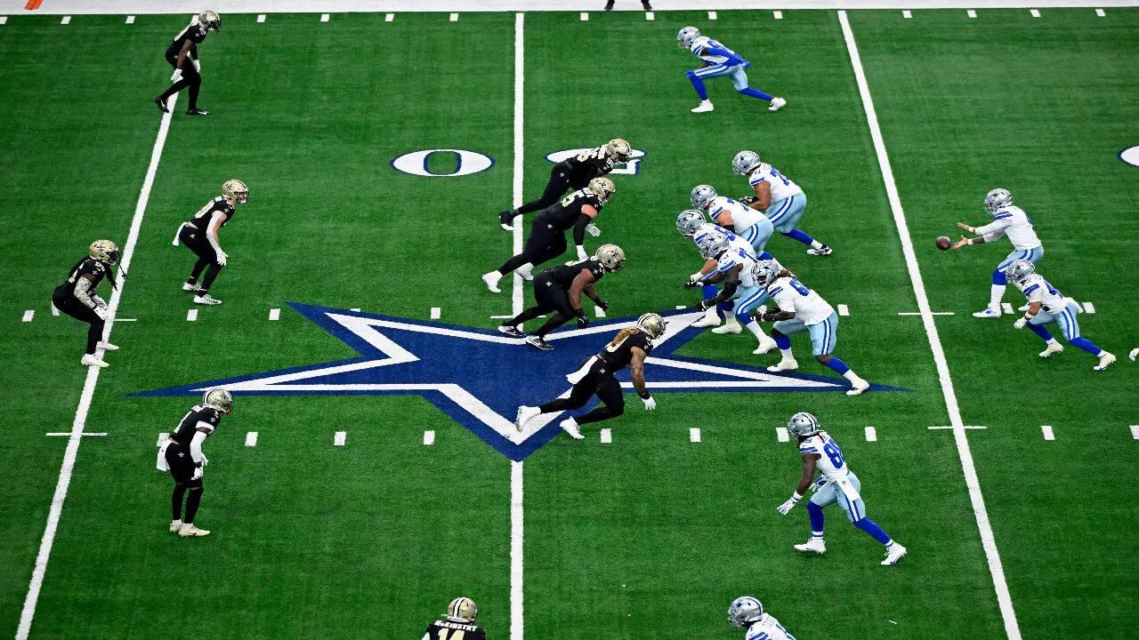 Dallas Cowboys Stun Fans with Kim Kardashian Play Against Saints Dallas Cowboys Stun Fans with Kim Kardashian Play Against Saints