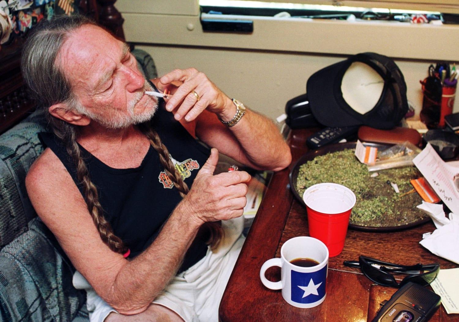 Willie Nelson Quits Smoking Marijuana to Protect His Lungs: “I Have Abused My Lungs Willie Nelson Quits Smoking Marijuana to Protect His Lungs: “I Have Abused My Lungs