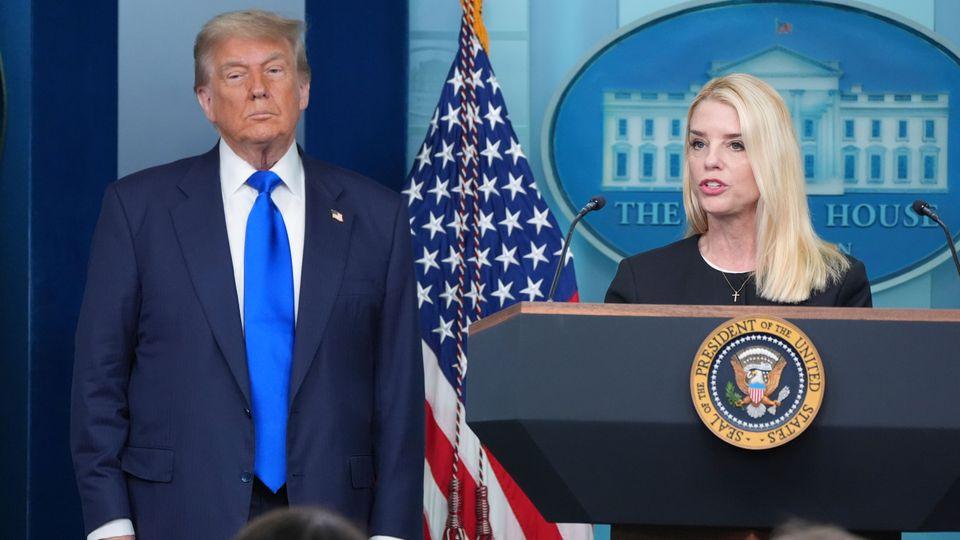 Epstein Scandal Sparks Urgent Warning to Trump from MAGA Leaders: ‘A Huge Risk’ Epstein Scandal Sparks Urgent Warning to Trump from MAGA Leaders: ‘A Huge Risk’