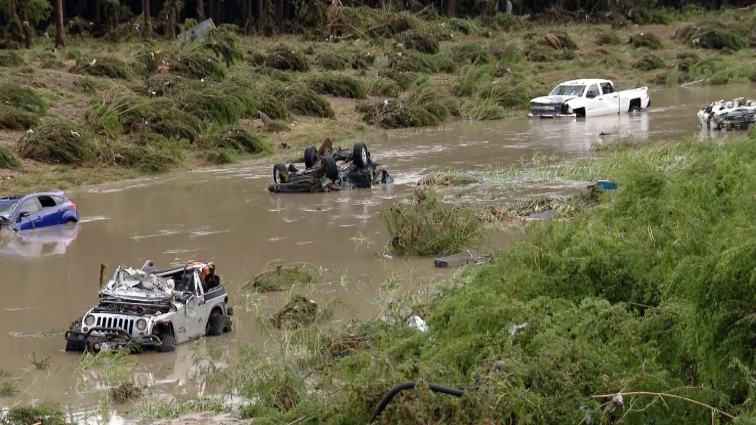 Deadly San Antonio Floods Sweep Away 15 Vehicles, Leaving 8 Dead and 6 Missing Deadly San Antonio Floods Sweep Away 15 Vehicles, Leaving 8 Dead and 6 Missing