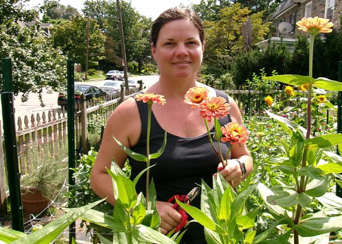 Fridays on the Farm: How an Urban Flower Business is Thriving in Philadelphia Fridays on the Farm: How an Urban Flower Business is Thriving in Philadelphia