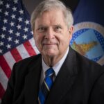 Tom Vilsack Challenges Iowa Democrats to See the Impact of SNAP Cuts in Trump’s Tax Bill