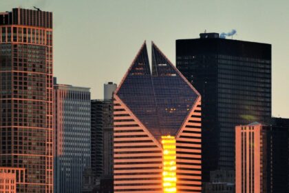 Econic Partners Expands to Chicago with New Office in Iconic Diamond Building