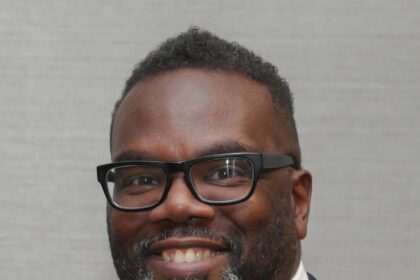 Critics Claim CPS Board Resignations Highlight Chicago Mayor Brandon Johnson’s Struggle to Build Consensus
