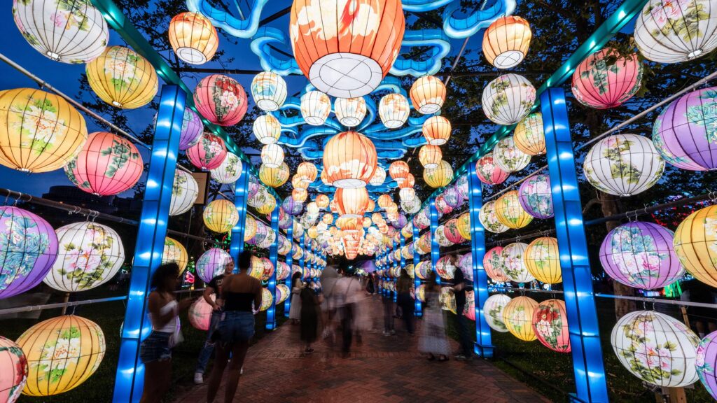 Watch Philadelphia’s Franklin Square Come Alive in the Stunning Annual Lantern Festival Watch Philadelphia’s Franklin Square Come Alive in the Stunning Annual Lantern Festival