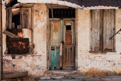 ‘Zombie’ Home Foreclosures Surge Across the U.S. — Discover What Makes Arizona Different
