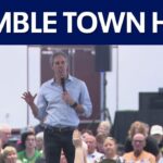 Beto O’Rourke takes on Republicans and Democrats at ‘punk rock’ town hall in Humble – Houston Chronicle