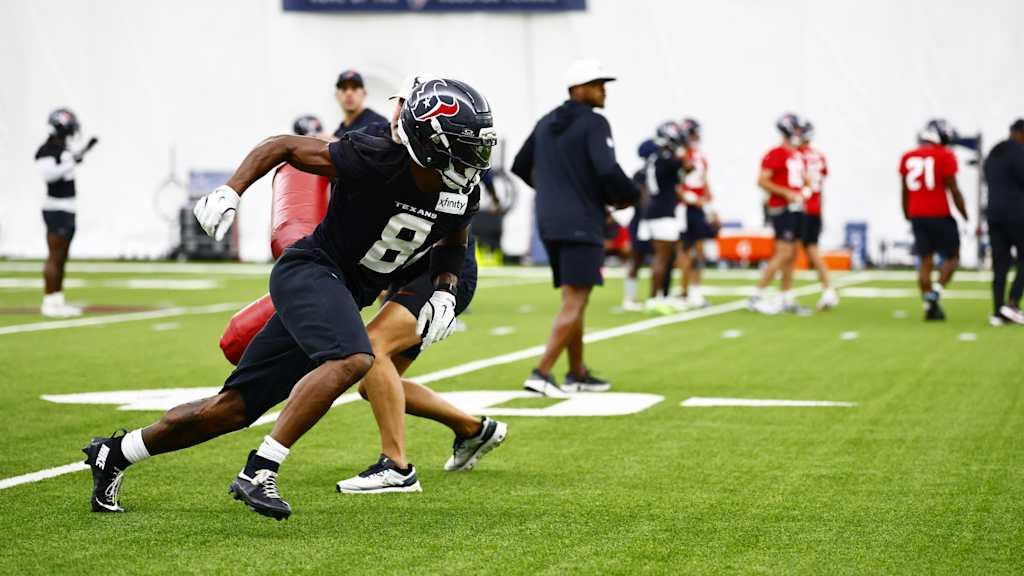 Harris Shines: Exciting Action on Training Camp Day 4 with Fans in the Stands!