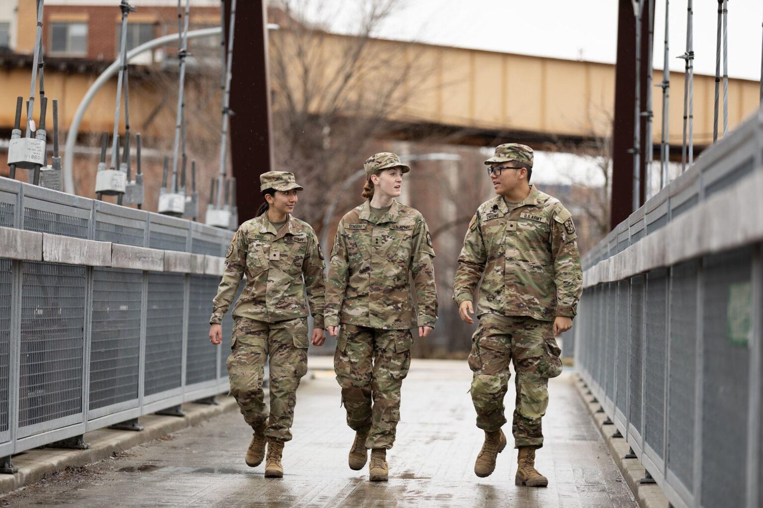 Chicago Awaits National Guard Deployment as Trump Declares, “They’re Screaming for Us Chicago Awaits National Guard Deployment as Trump Declares, “They’re Screaming for Us