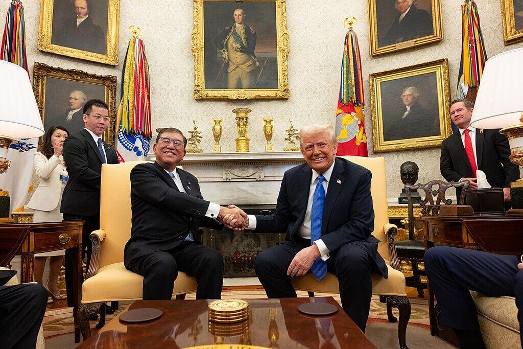 Japan’s Ishiba Welcomes South Korea’s Lee Ahead of Crucial Trump Summit Japan’s Ishiba Welcomes South Korea’s Lee Ahead of Crucial Trump Summit