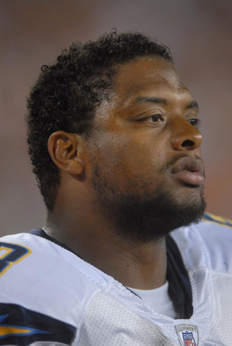 Former Iowa and NFL Star Derreck Robinson, DeLaSalle Legend, Dies at 43 Former Iowa and NFL Star Derreck Robinson, DeLaSalle Legend, Dies at 43