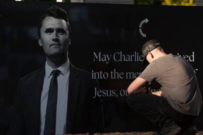 Mourners Unite to Honor Charlie Kirk at Turning Point’s Phoenix Headquarters