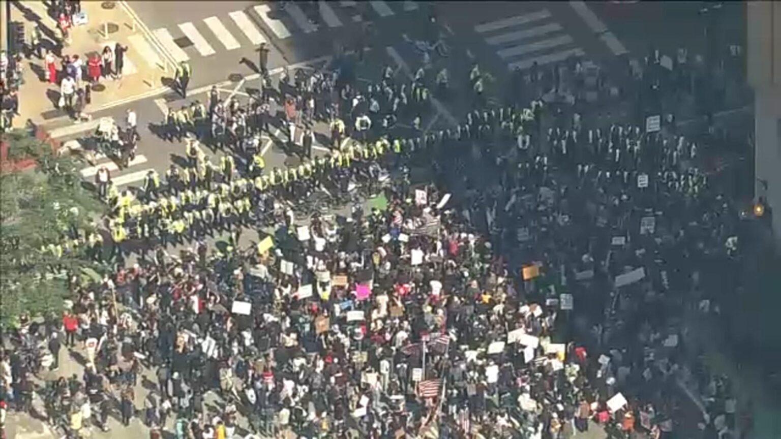 Tens of Thousands Rally at Daley Plaza and March Through Downtown in Powerful “No Kings” Protest Tens of Thousands Rally at Daley Plaza and March Through Downtown in Powerful “No Kings” Protest