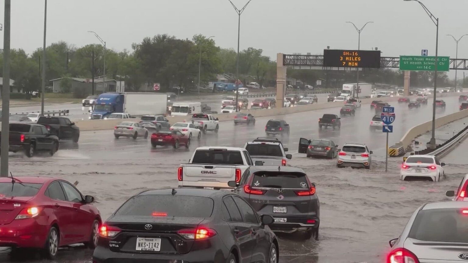 At Least 11 Dead and Many Missing as Devastating Floods Hit San Antonio At Least 11 Dead and Many Missing as Devastating Floods Hit San Antonio