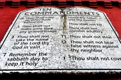 US Court Strikes Down Texas Law Mandating Ten Commandments in Classrooms