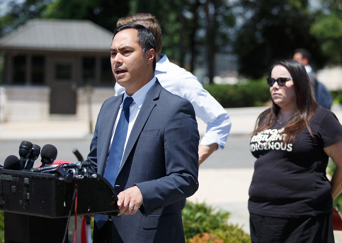 Joaquin Castro and Beto O’Rourke Rally 1,000 Supporters in San Antonio