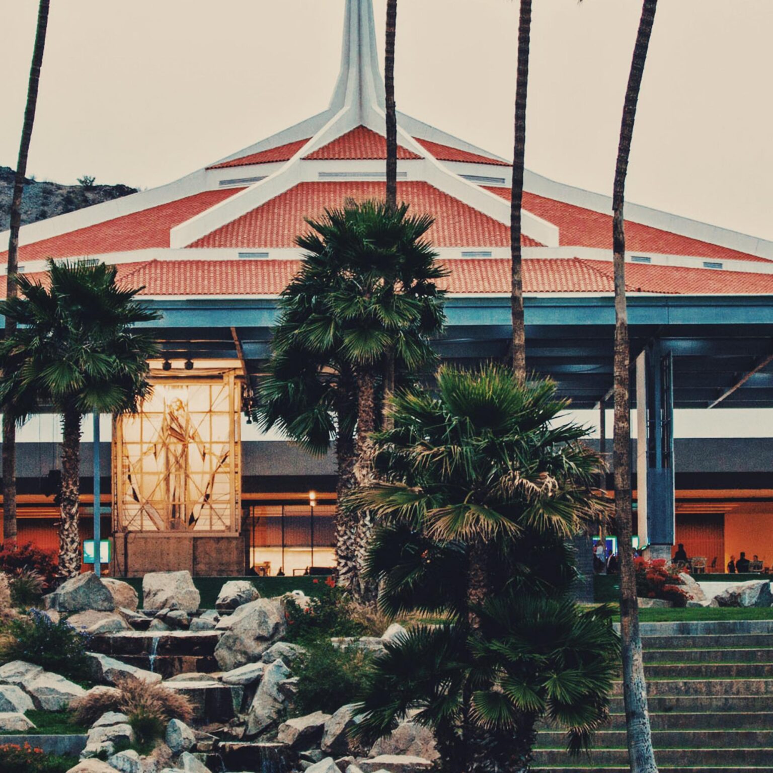 ‘Unleashed the Dragon’: Phoenix’s Dream City Church Comes Together for a Powerful Service Honoring Charlie Kirk ‘Unleashed the Dragon’: Phoenix’s Dream City Church Comes Together for a Powerful Service Honoring Charlie Kirk