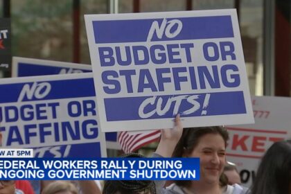 Chicago Federal Workers Rally Against Threat of No Back Pay After Government Shutdown