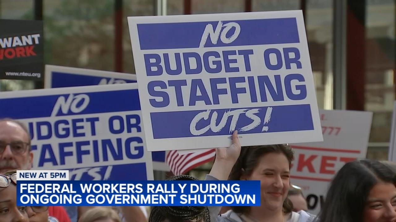 Chicago Federal Workers Rally Against Threat of No Back Pay After Government Shutdown