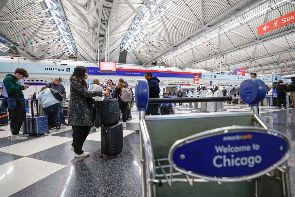 Airports Face Ongoing Delays as Government Shutdown Enters Third Day Airports Face Ongoing Delays as Government Shutdown Enters Third Day