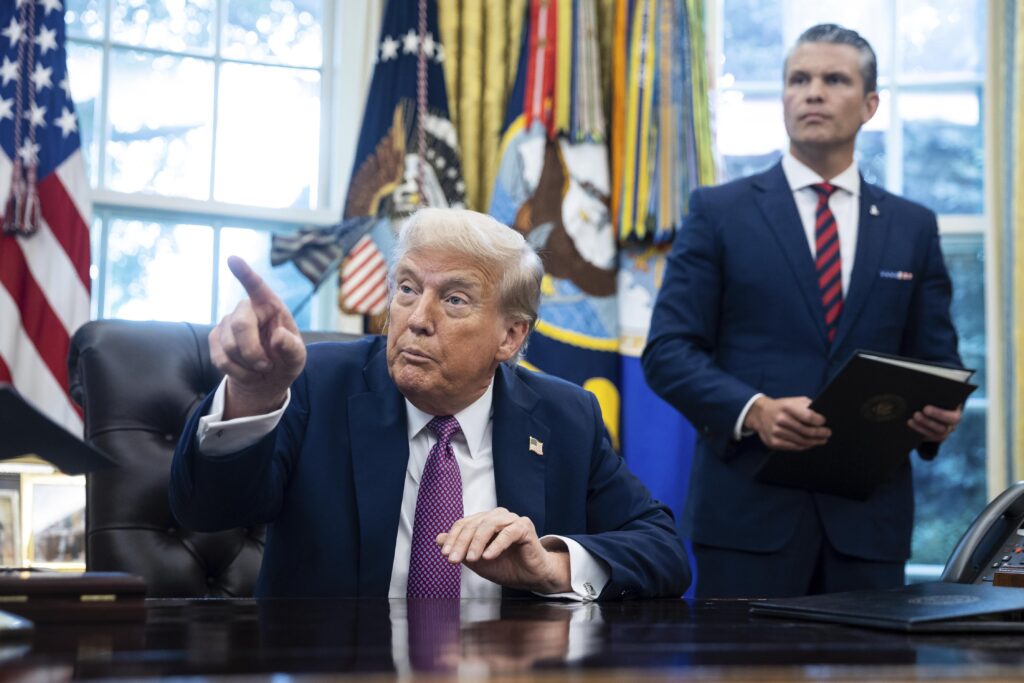 WATCH: Trump says ‘we’re not going to war’ with Chicago after threatening city on social media – PBS WATCH: Trump says ‘we’re not going to war’ with Chicago after threatening city on social media – PBS
