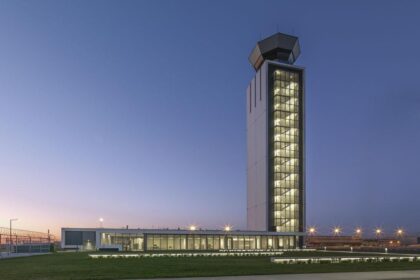 Chicago Air Traffic Controllers Receive Partial Paychecks Amid Government Shutdown