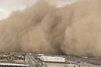 Epic Dust Storm Transforms Phoenix Sky into a Breathtaking Spectacle